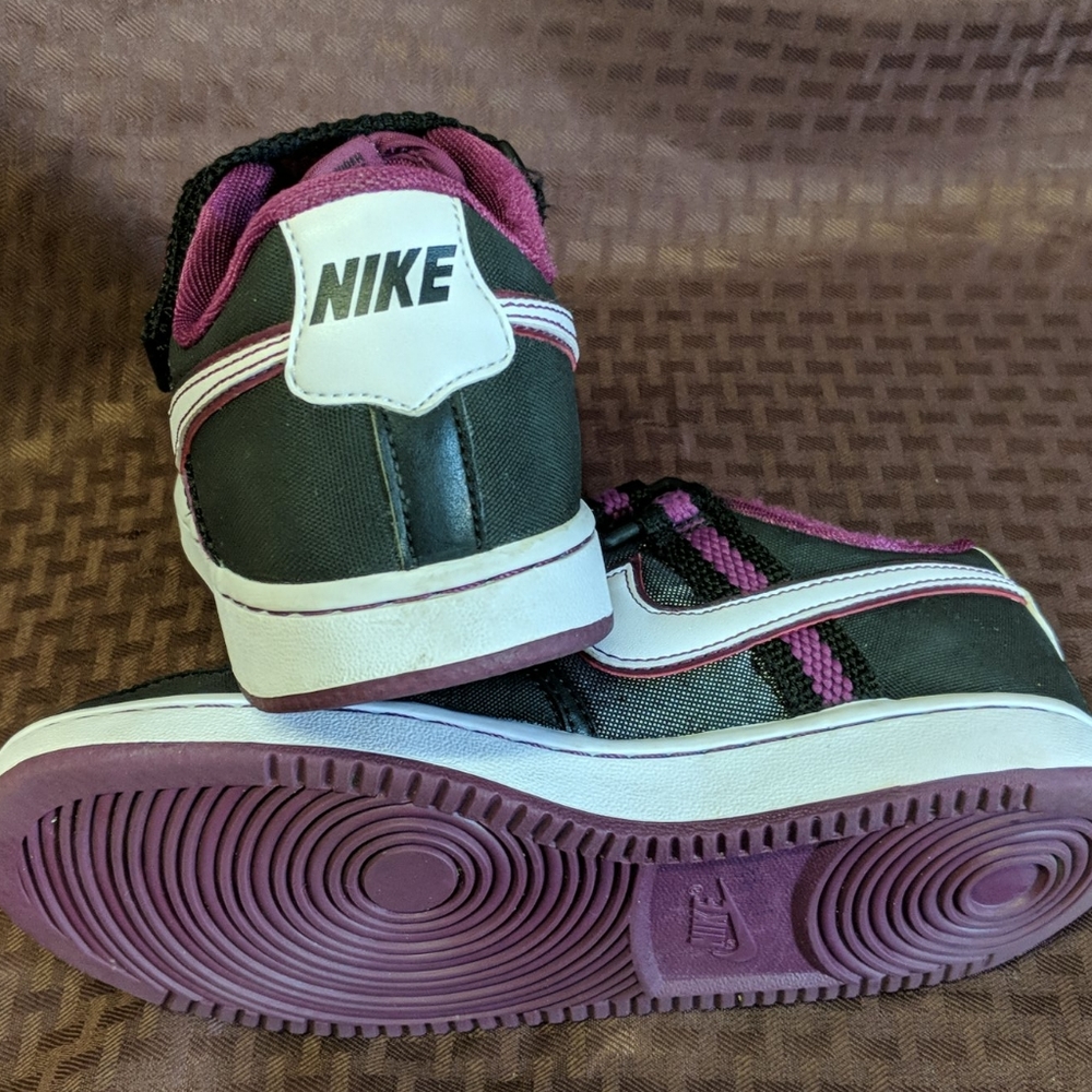 Nike - Picture 8 of 10